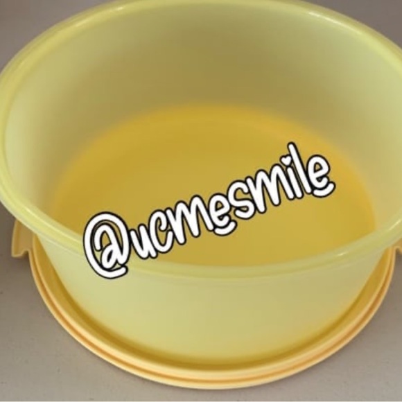 Tupperware Yellow Round Cake Keeper - Picture 4 of 5
